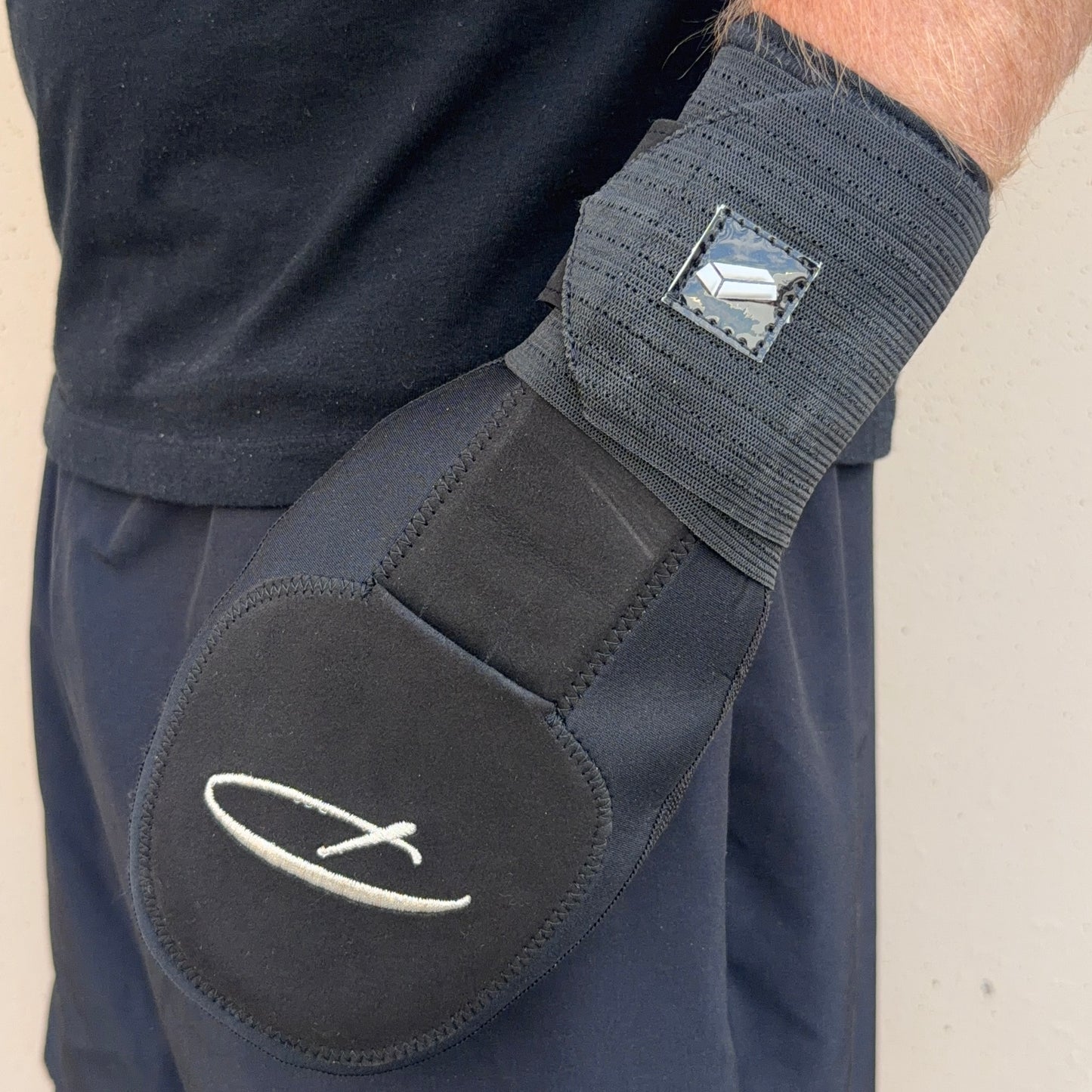 PLTM Pro Sliding Mitt (Black/Platinum)